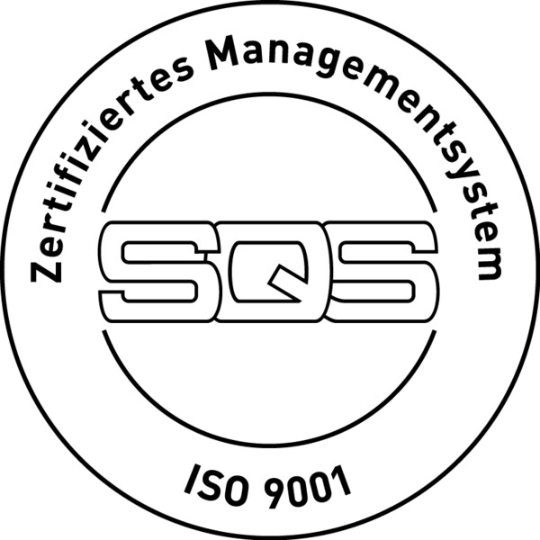Die Abbildung ist das SQS-Logo für zertifiziertes Managementsystem. ISO 9001. Das Bild ist in schwarzen Konturen auf weissem Hintergrund, wobei SQS in der Mitte steht 